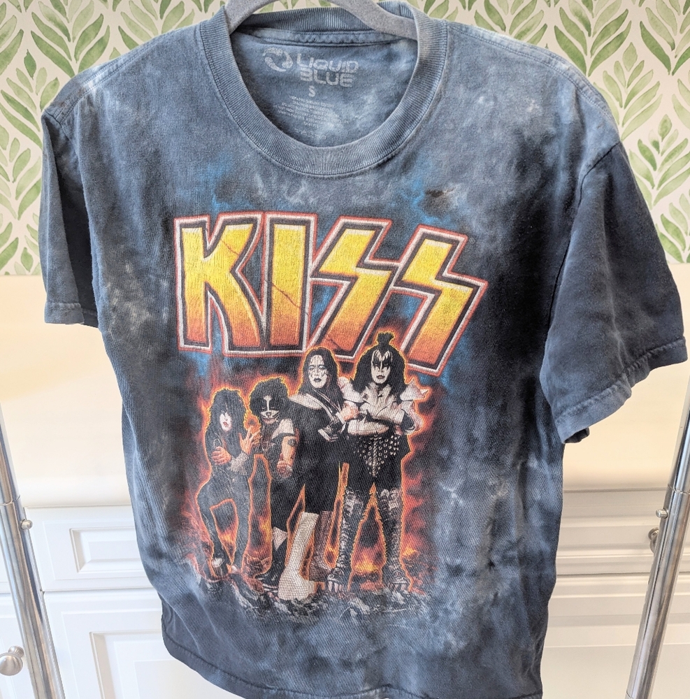 Liquid Blue Kiss Band Tee Small
